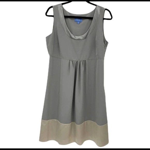 Vera Wang Dresses & Skirts - VERA WANG DRESS Knee Length Scoop Neck